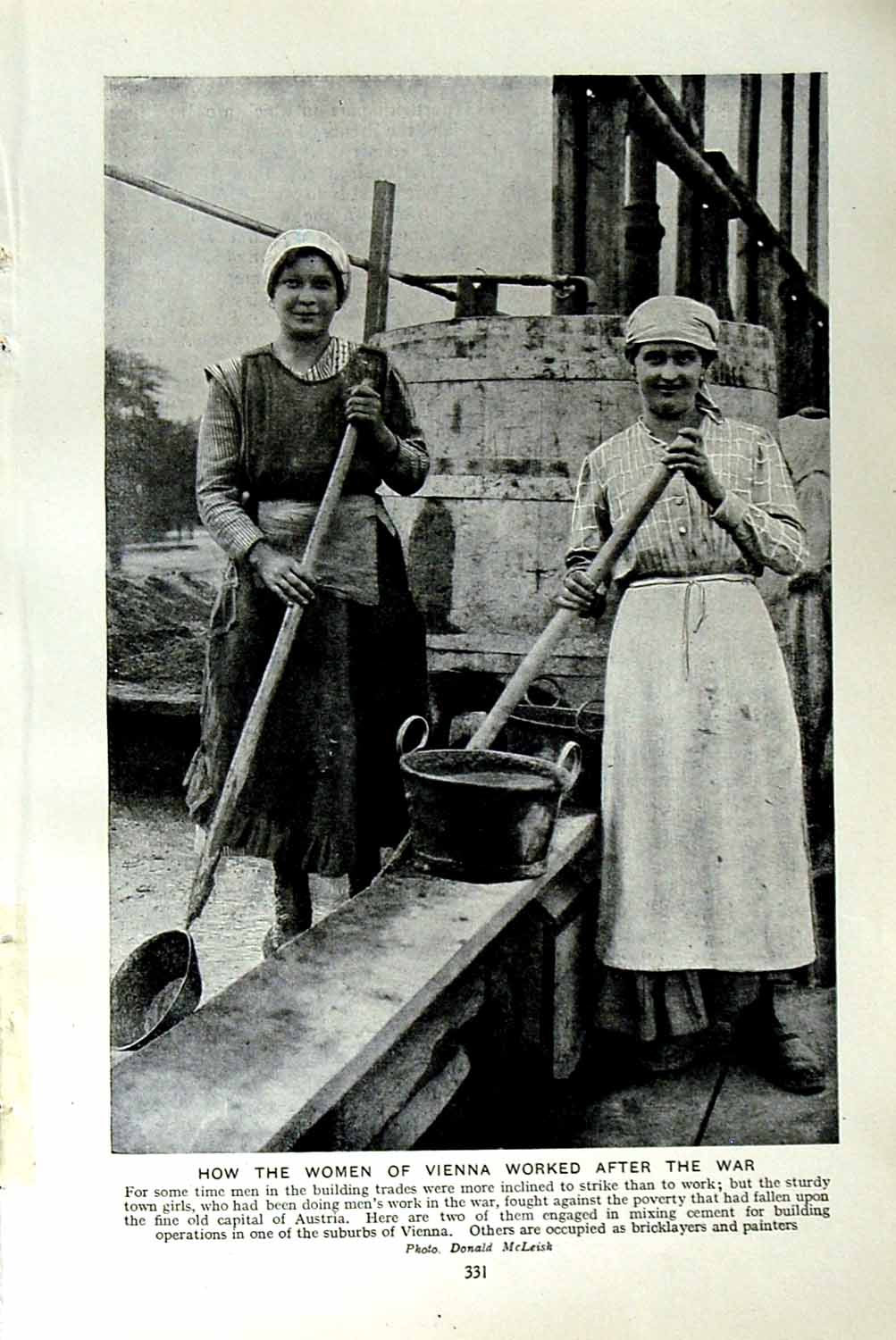 Original Old Vintage Print C1920 Women Vienna Working Mixing Cement Austria